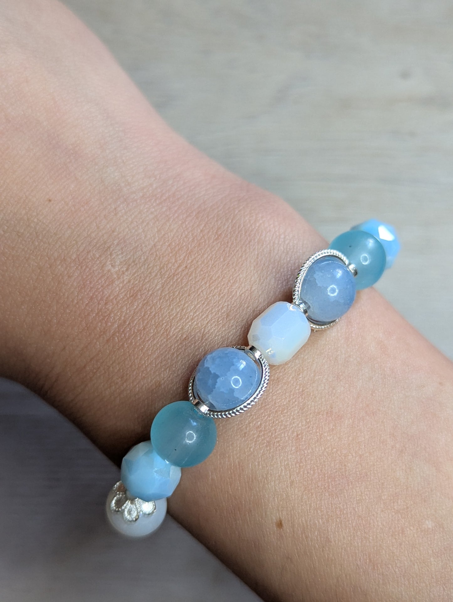 Glass Bead Bracelet Blue & White - 10mm