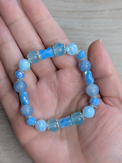 Glass Bead Bracelet Blue & White - 10mm